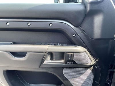 2024 Land Rover Defender 130 X-Dynamic SE