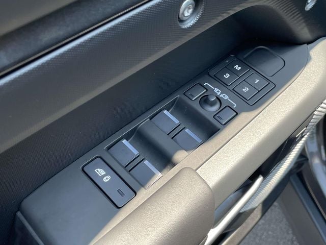 2024 Land Rover Defender 130 X-Dynamic SE