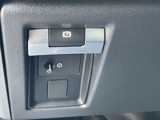 2024 Land Rover Defender 130 X-Dynamic SE