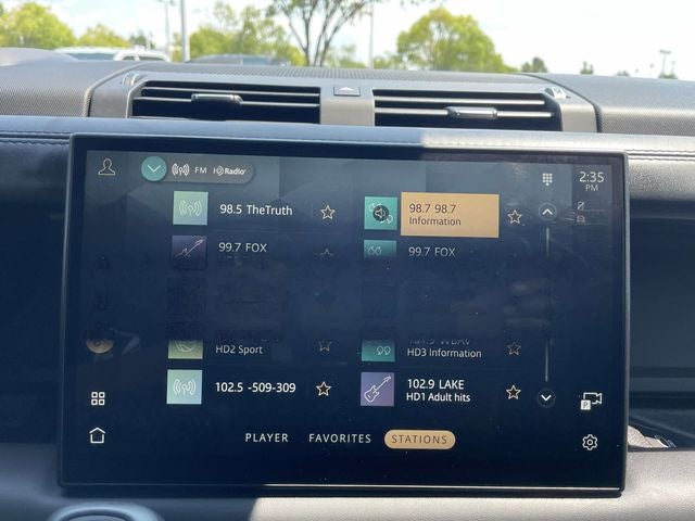 2024 Land Rover Defender 130 X-Dynamic SE