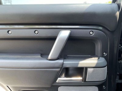 2024 Land Rover Defender 130 X-Dynamic SE