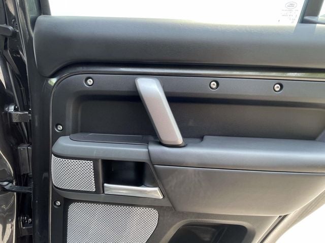 2024 Land Rover Defender 130 X-Dynamic SE