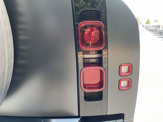 2024 Land Rover Defender 130 X-Dynamic SE