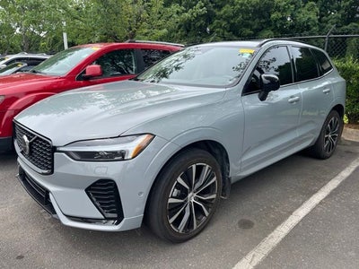2024 Volvo XC60 B5 Plus Dark Theme